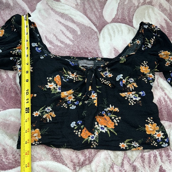Urban Outfitters Black Floral Rosalind Puff Sleeve Crop Top - Picture 11 of 14